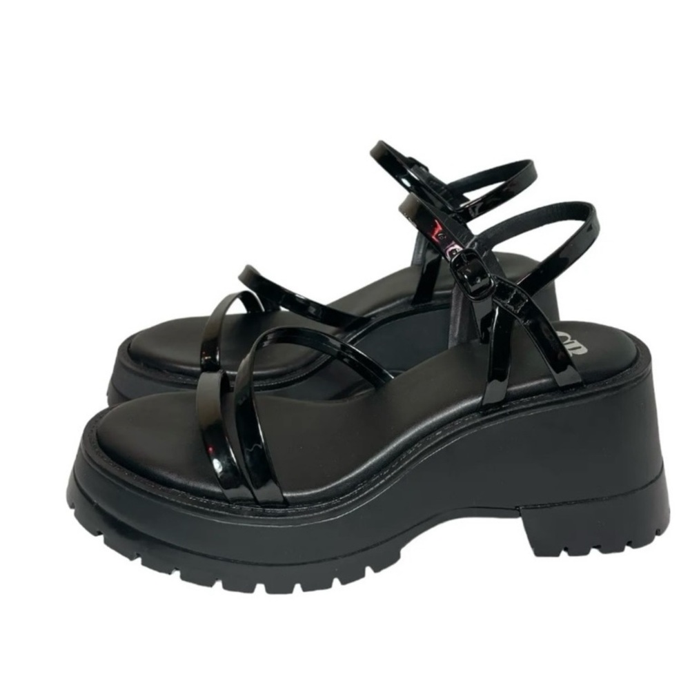 NEW Gianni Bini “Wild Child” Black Patent Platform Sandals NWT